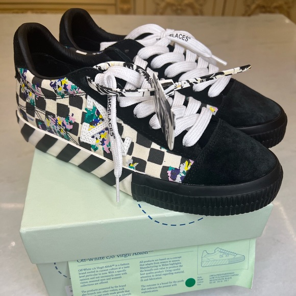 Off-White Shoes - NWT OFF- WHITE VULCANIZED LOW TOP SNEAKER WOMENS SIZE EU 40/US 10